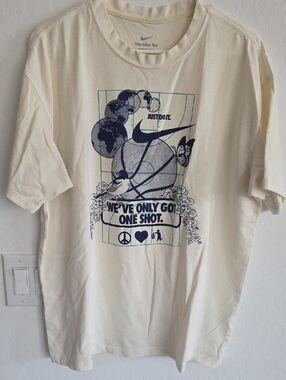 Nike Cream Short-Sleeve Graphic Tee with Navy Print